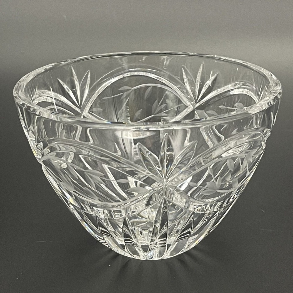Gorham Collectible Lead Crystal Bowl
6” crystal bowl for display or serving.